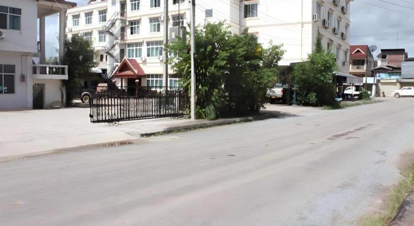 ดอกจำปาโฮเต็ล Hotel หลวงน้ำทา ภายนอก รูปภาพ