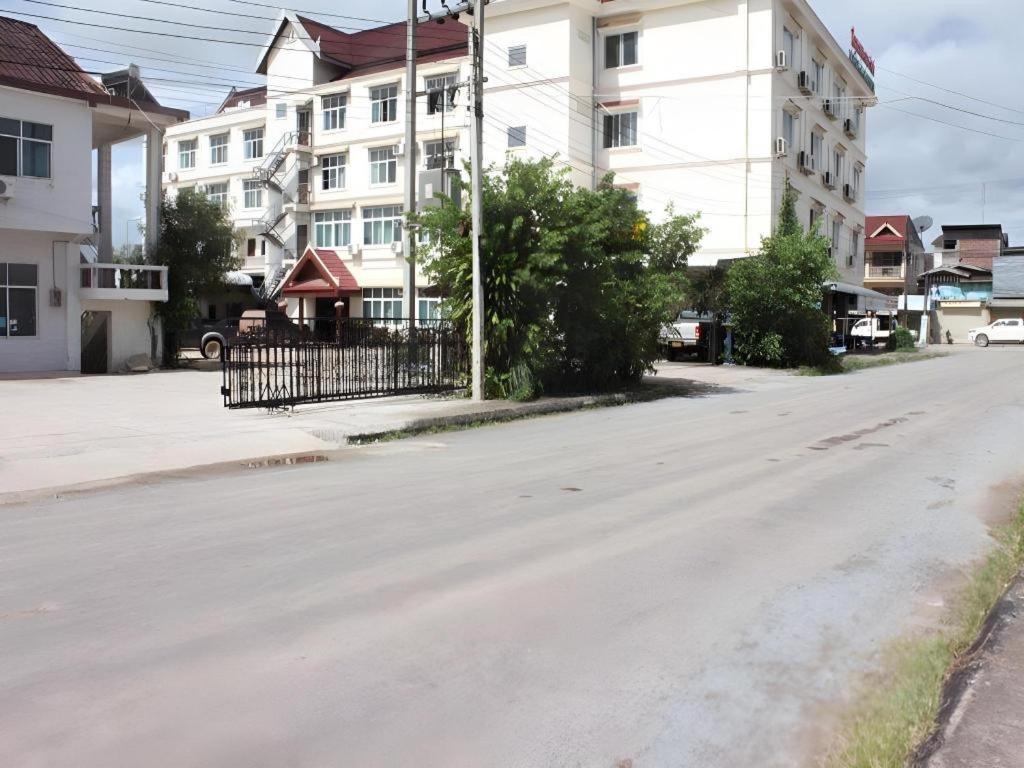 ดอกจำปาโฮเต็ล Hotel หลวงน้ำทา ภายนอก รูปภาพ